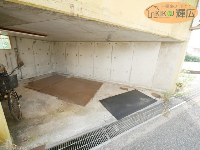 明石市魚住町西岡　中古戸建の駐車場|駐車場1台停めれます