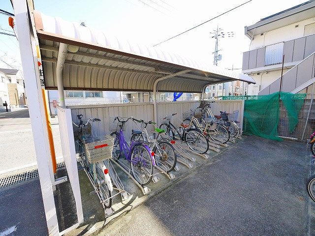 メゾン花水木のその他共用部分|ゆったりとした駐輪スペース。