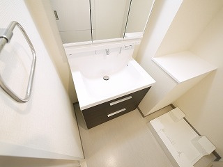 Sole Cedar 西大寺の独立洗面台|独立洗面化粧台付き