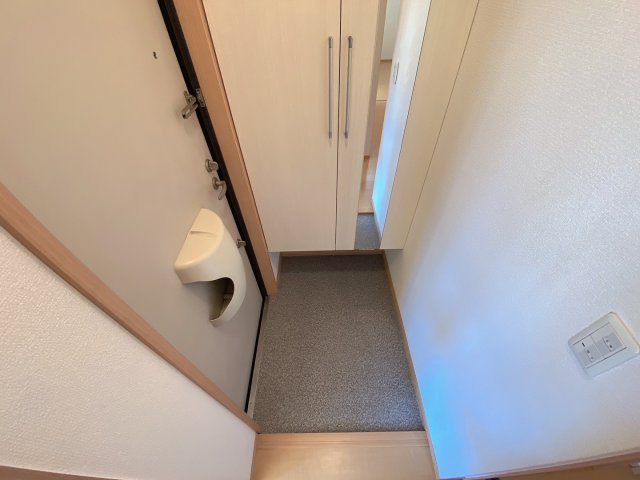 フローリッシュ美原の玄関