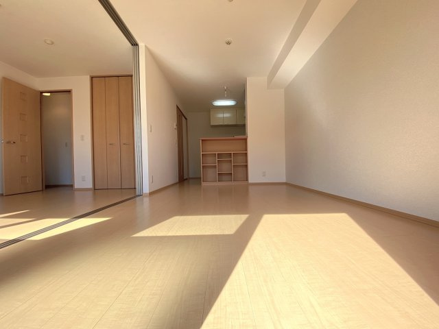 フローリッシュ美原の居間・リビング