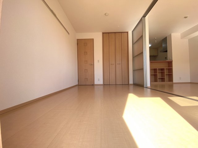 フローリッシュ美原の寝室