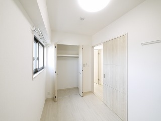 Sole Cedar 西大寺の洋室