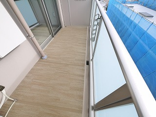 Sole Cedar 西大寺のバルコニー