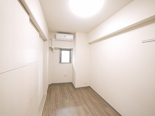 Sole Cedar 西大寺の洋室
