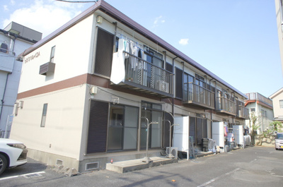 スーパーやコンビニが近く、買い物便利な立地です。