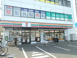 セブン-イレブン 横浜立場駅前店　270ｍ