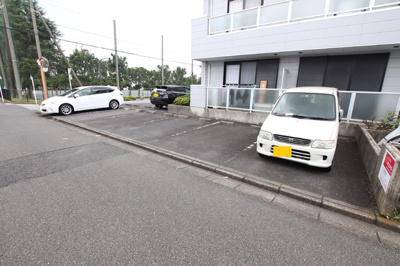 敷地内駐車場（有料・要空き確認）
