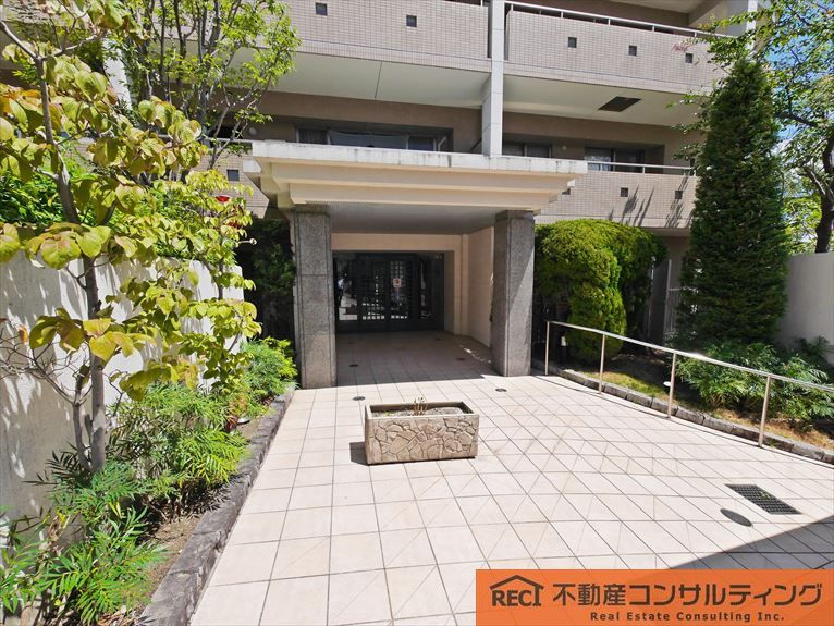 モンテピア芦屋三条のエントランス