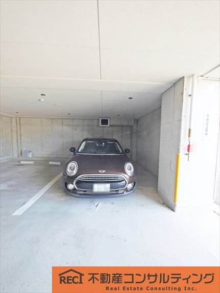 モンテピア芦屋三条の駐車場