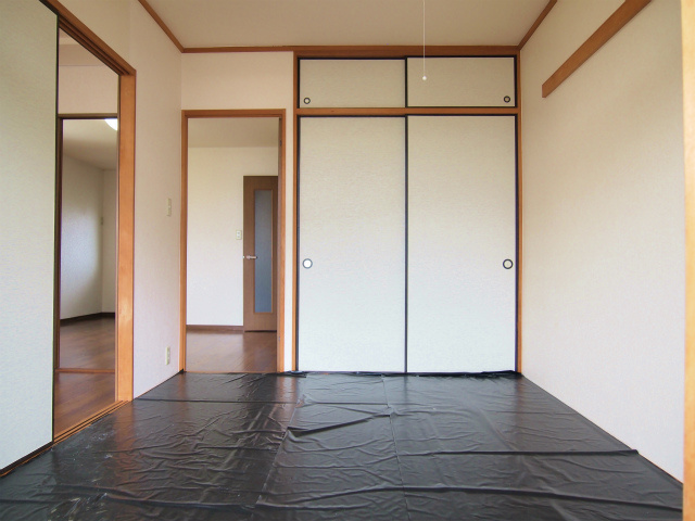 シェーンリーリエ【キャッシュバック対象物件】の和室|明るい和室です