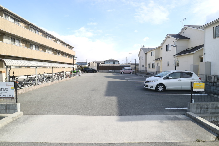 セジュール町坪の駐車場