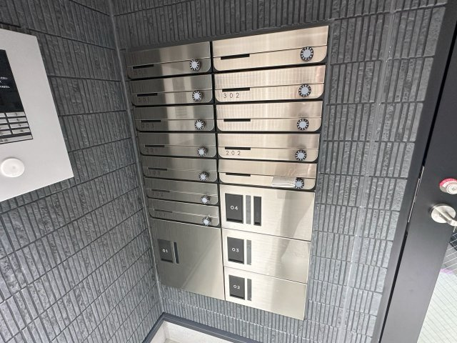 R-style FMのその他共用部分|ポスト・宅配ボックス完備♪