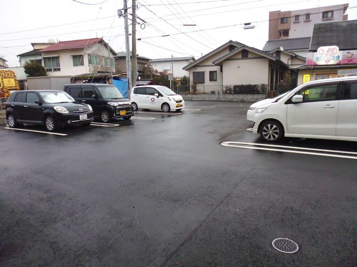 ドミール　withＤの駐車場