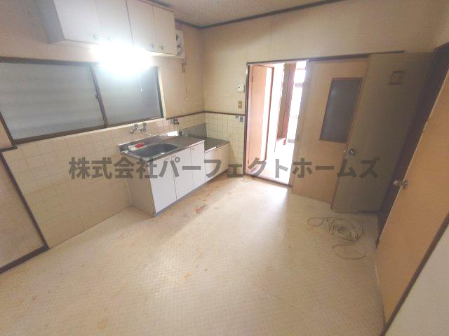 交野市向井田１丁目の一戸建ての居間・リビング|使いやすい居間です