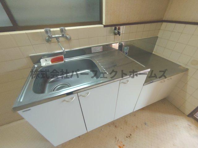 交野市向井田１丁目の一戸建てのキッチン|コンパクトなキッチンで掃除もラクラク