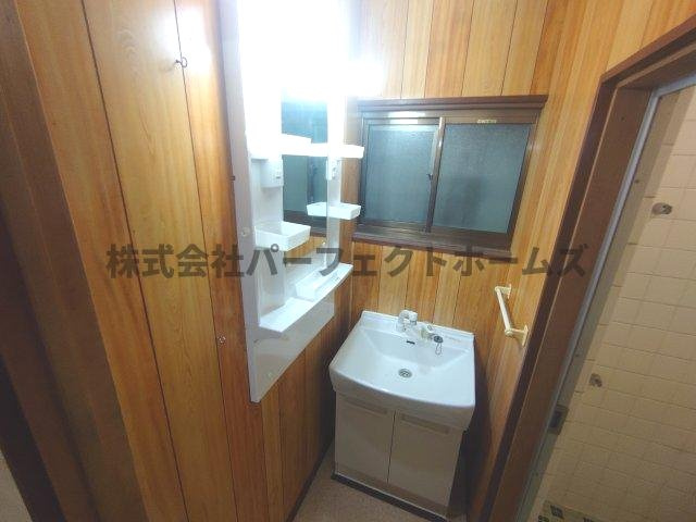 交野市向井田１丁目の一戸建ての独立洗面台|独立洗面化粧台付き