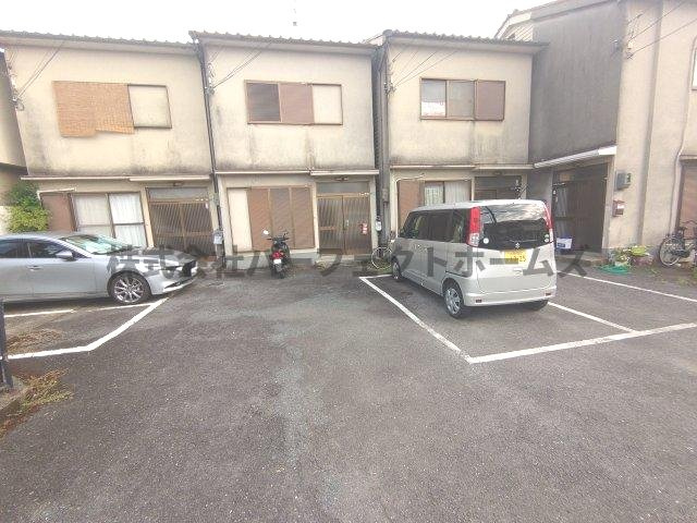 交野市向井田１丁目の一戸建ての駐車場