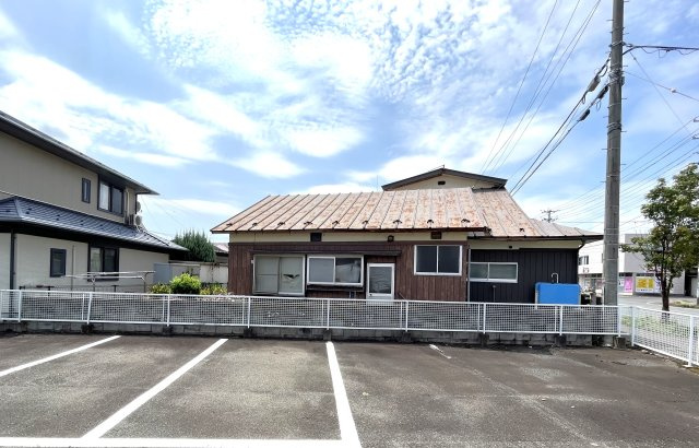 青山四丁目売地の外観|北東側から。建物は売主様が解体して、更地としての引渡しです。    