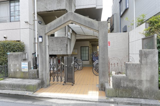 ロワイヤル東井堀12のエントランス