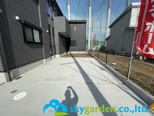 秦野市菩提　新築戸建　全3棟2号棟の駐車場