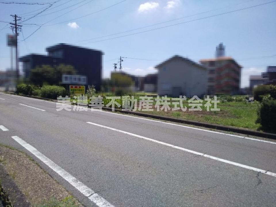 ５８３９０　岐阜市琴塚土地の前面道路含む現地写真