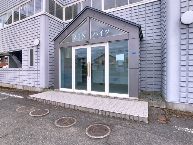 ZINハイツのエントランス