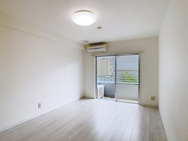 ZINハイツの洋室