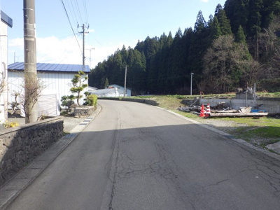 【前面道路含む現地写真】 | 大館市十二所字十二所町　中古住宅