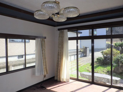 【居間・リビング】 | 大館市十二所字十二所町　中古住宅
