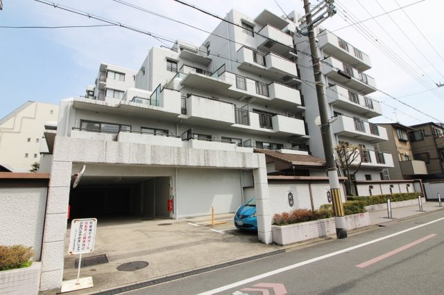 ロワイヤル室町の外観