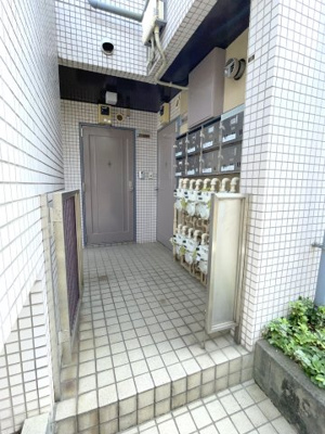 【エントランス】 | メゾン幸町堀尾