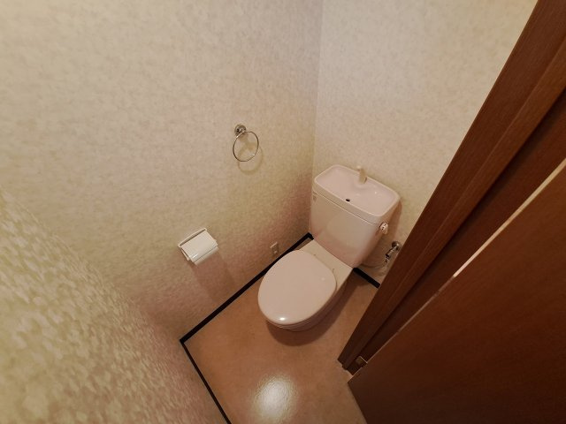 ロクサーヌ浜甲子園のトイレ|ウォシュレット新設します