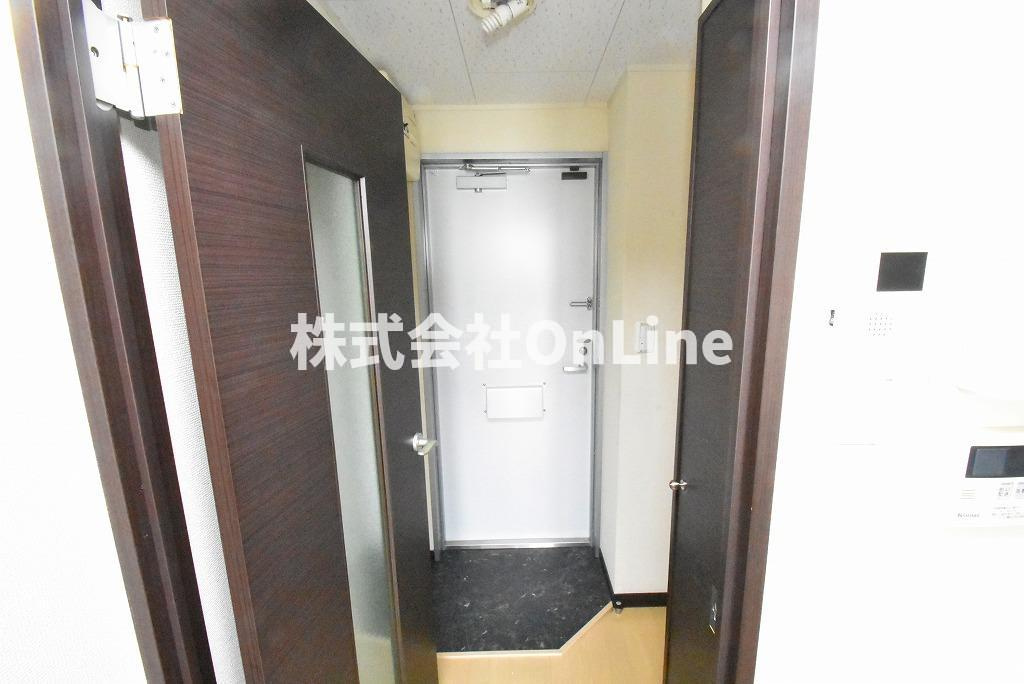 八尾市老原３丁目の賃貸マンションの玄関