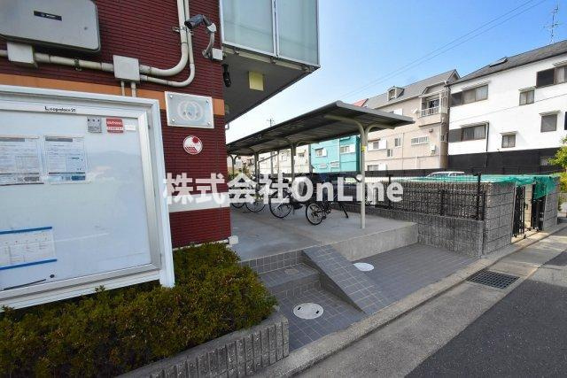 八尾市老原３丁目の賃貸マンションのエントランス