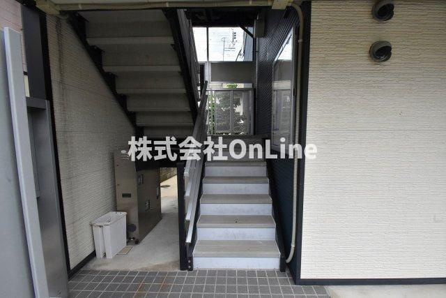 レオパレス恩智北町ハイツのエントランス