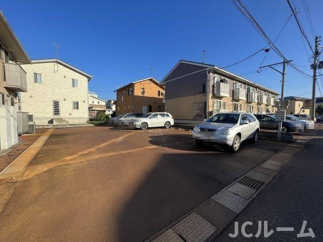 パンシオン中央の駐車場