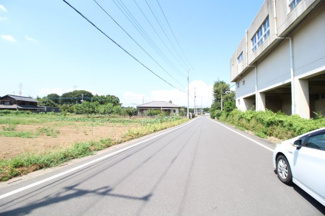 【前面道路含む現地写真】