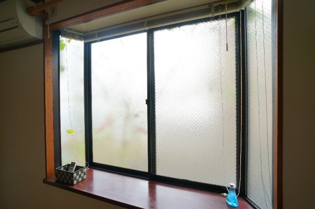 小華マンションのバルコニー|バルコニー無・出窓