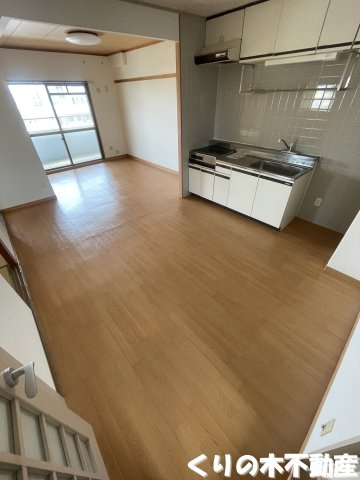 【居間・リビング】 | センチュリーハイツ | ゆったりとした居間です