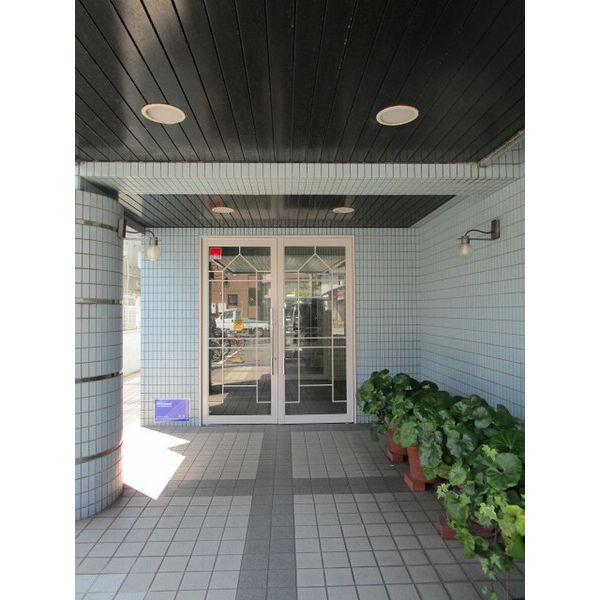 メゾン・ド・プレミスのエントランス|清潔なエントランスです