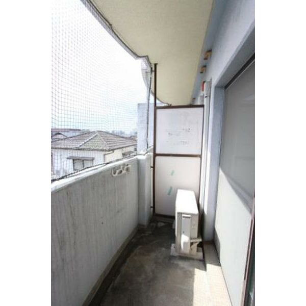 メゾン・ド・プレミスのバルコニー|開放的で明るい空間を演出してくれるバルコニーです