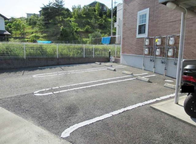サンリットガーデンハウスSの駐車場|☆神戸市垂水区　サンリットガーデンハウスS☆