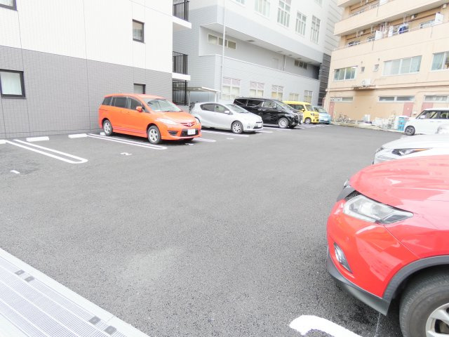 ルヴェール八王子の駐車場