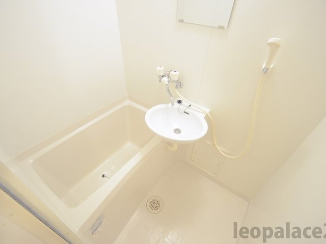 レオパレス葉山の浴室|設備・使用は号室により異なる為、現況を優先いたします。