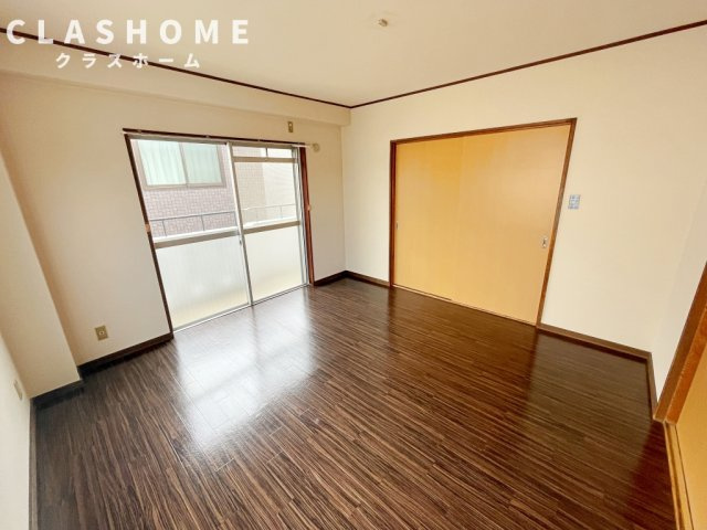 ファミリーマンション住吉　　　刈谷市近郊の賃貸はクラスホームの居間・リビング|同物件の別部屋になります。