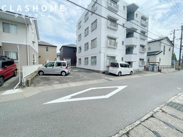 ファミリーマンション住吉　　　刈谷市近郊の賃貸はクラスホームの駐車場