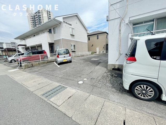 ファミリーマンション住吉　　　刈谷市近郊の賃貸はクラスホームの駐車場