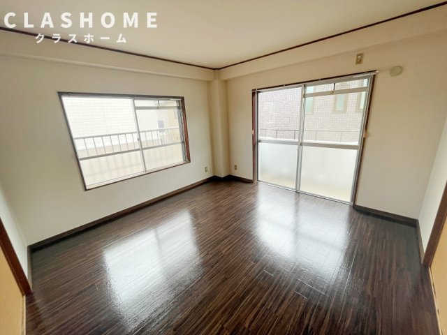 ファミリーマンション住吉　　　刈谷市近郊の賃貸はクラスホームの居間・リビング|同物件の別部屋になります。