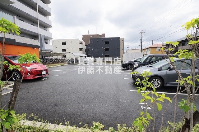 ドゥナーレ辻町の駐車場